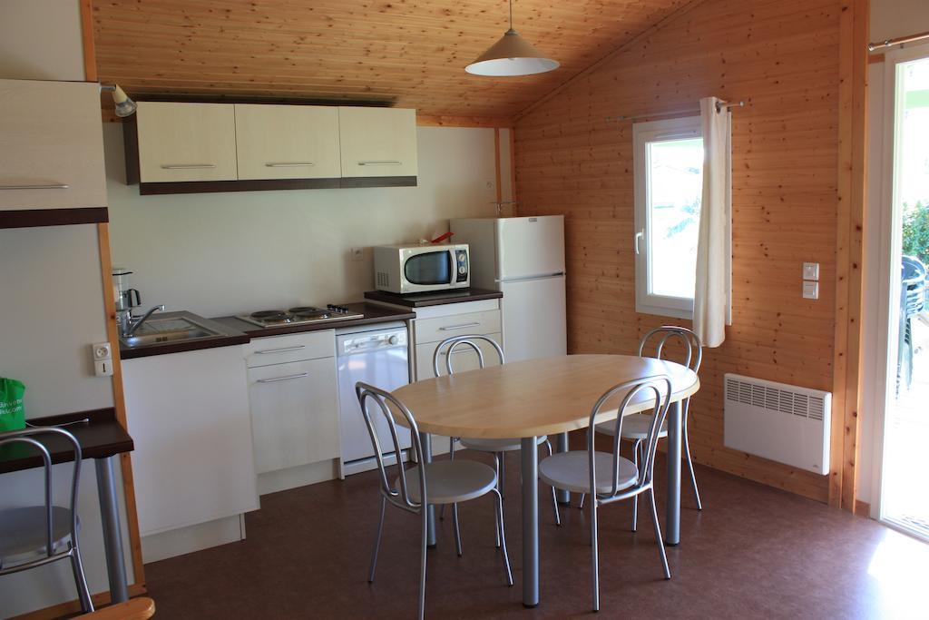 Beynat Cottages Du Lac De Miel חדר תמונה